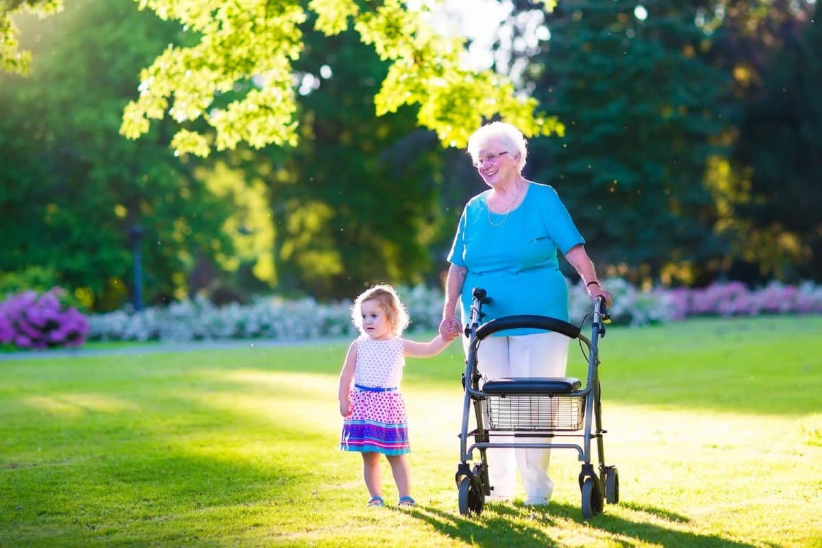 Les équipements indispensables pour faciliter la vie des seniors à domicile