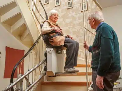 Les équipements indispensables pour faciliter la vie des seniors à domicile